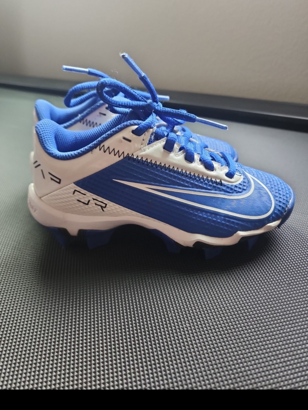 Nike Kids Vapor Edge Shark Football Cleats - size 11C
